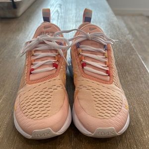 Nike AirMax 270 
Washed Coral 
Women 9